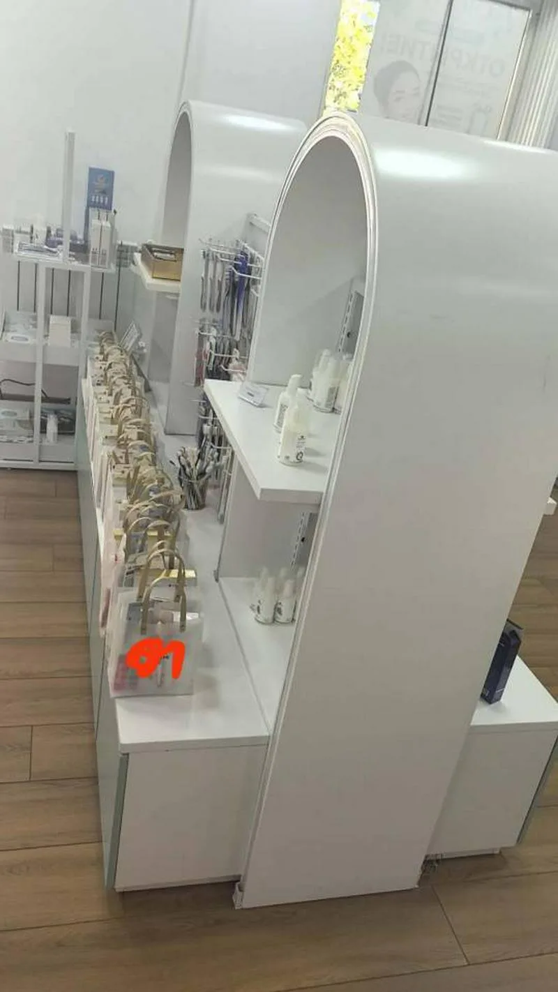 出售办公桌椅，货架，展示架，沙发，收银台等
