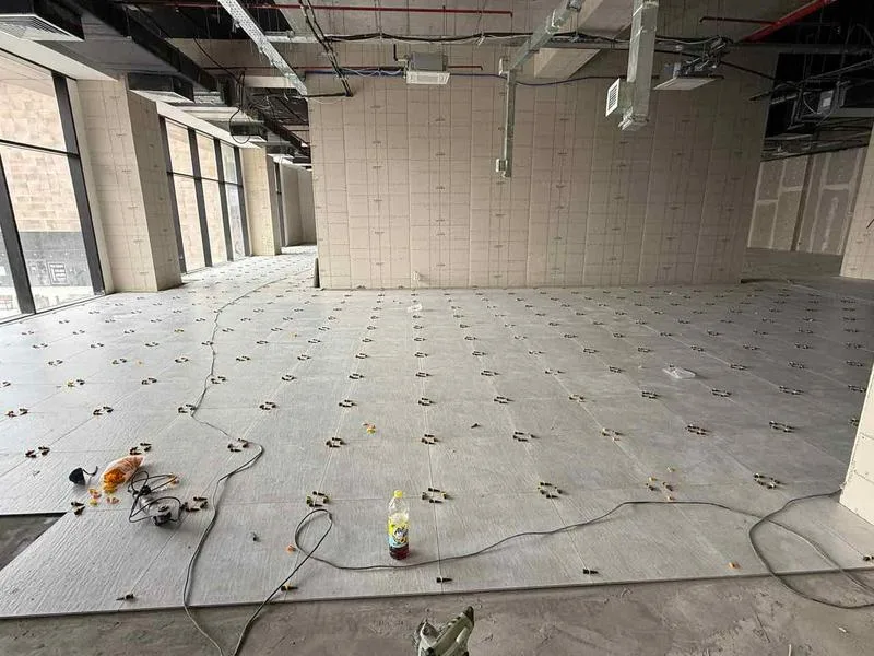 承接商场、餐厅、酒店、商店以及其他大型商业项目的瓷砖铺贴和装修工程